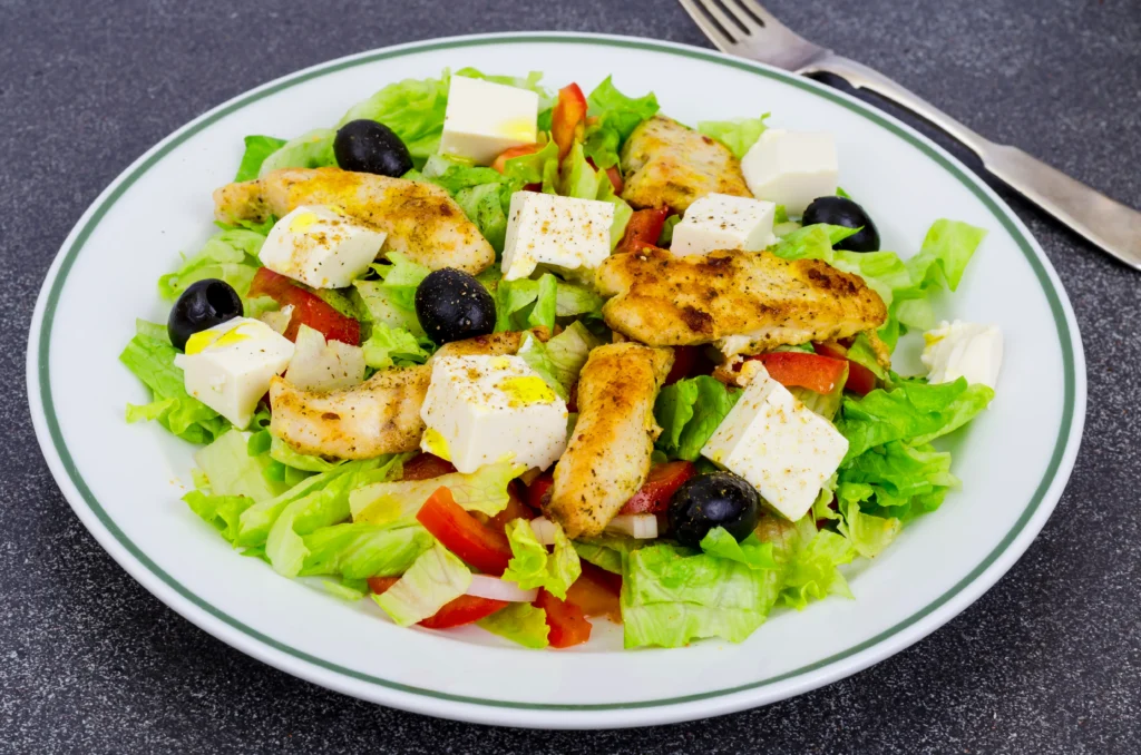 greek-salad-with-chicken